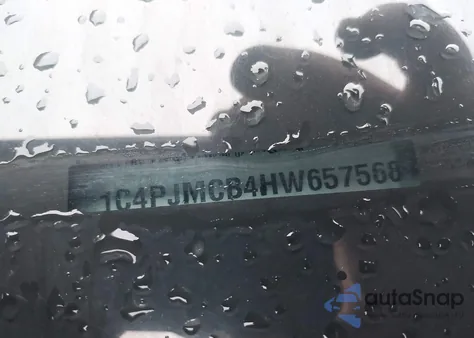 2017 Jeep Cherokee Latitude 4X4 from USA, damaged, VIN 1C4PJMCB4HW657568